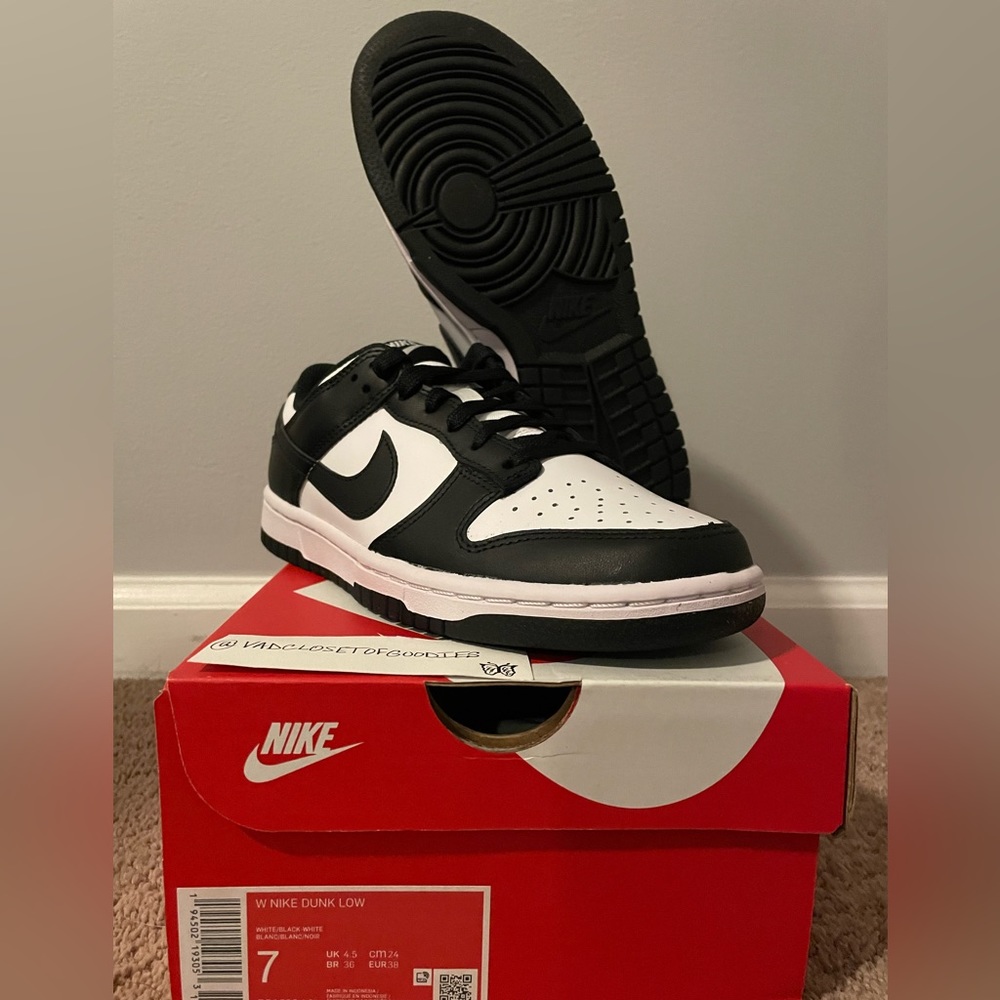 Dunk Low “Panda” (W)